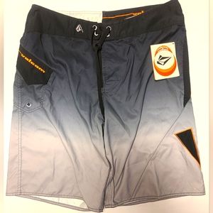 Volcom Boardshorts Size 34